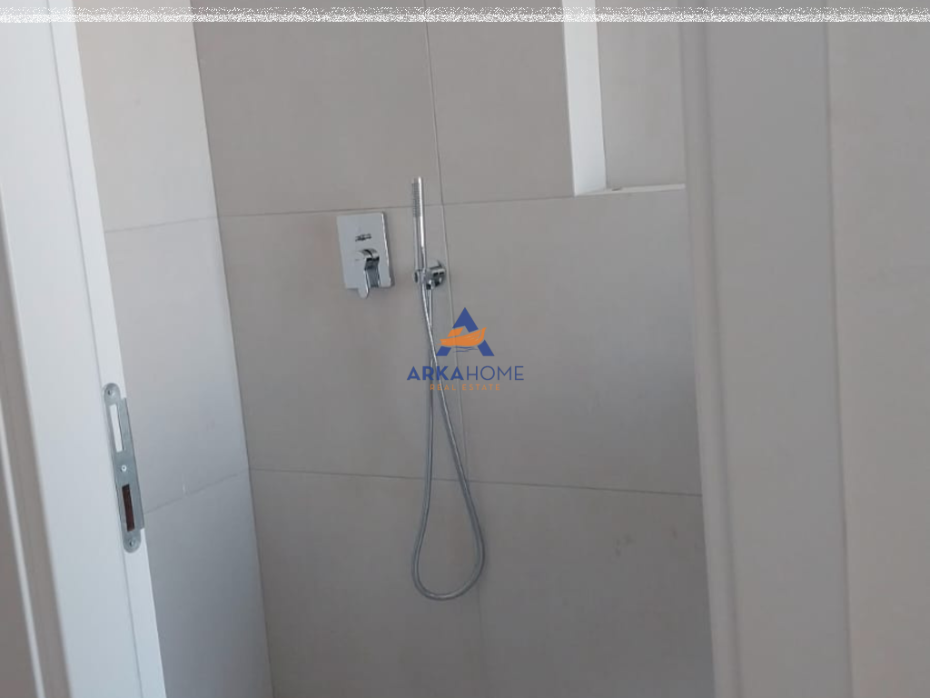 JEPET ME QERA APARTAMENT 2+1+BALLKON "RRUGA BARIKADA" 50000 LEKE