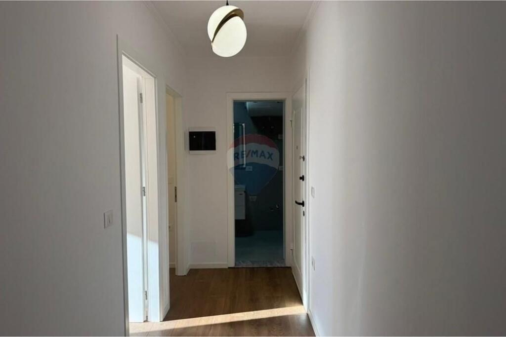 APARTAMENT 2+1 PER SHITJE - KINOSTUDIO !