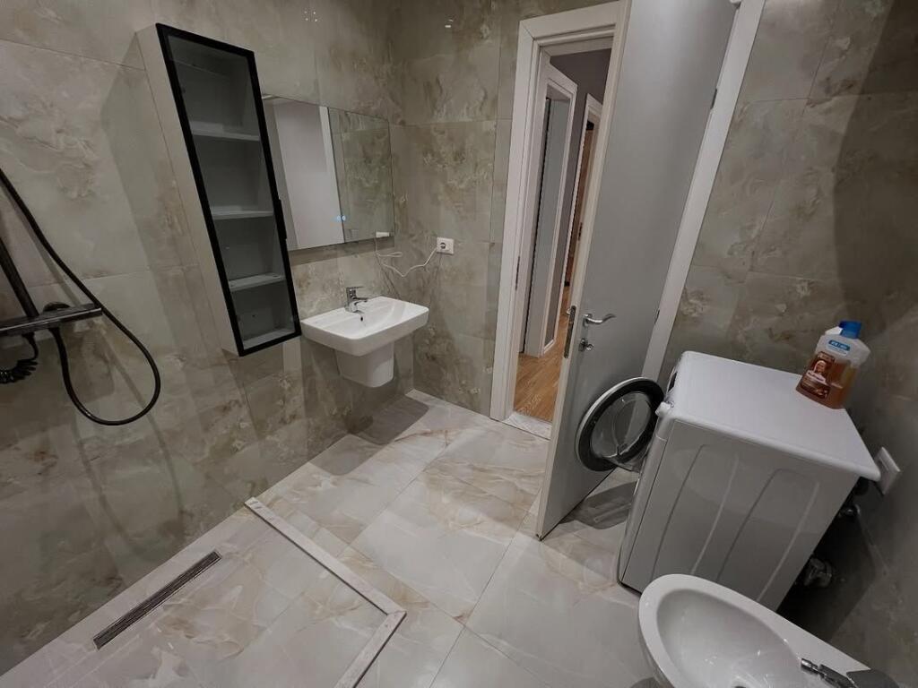 APARTAMENT 2+1 PER QIRA TEK SELVIA!
