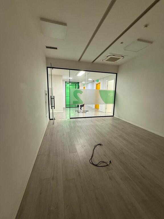 ZYRE ME QERA 1000 M2 RRUGA E KAVAJES 17.000 EURO