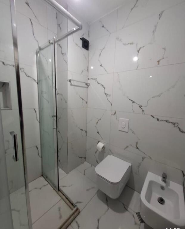 Shitet apartament 1+1 ne Kamez