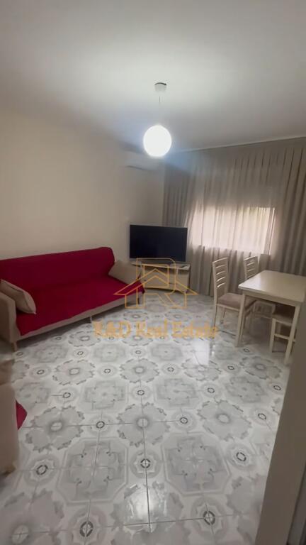 🏡 Jepet me qera apartament 1+1 – Zona e Porcelanit (pas UET)