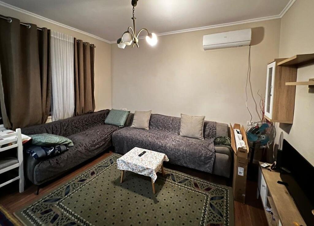 Apartament 2+1 me qera prane rruges Fortuzi