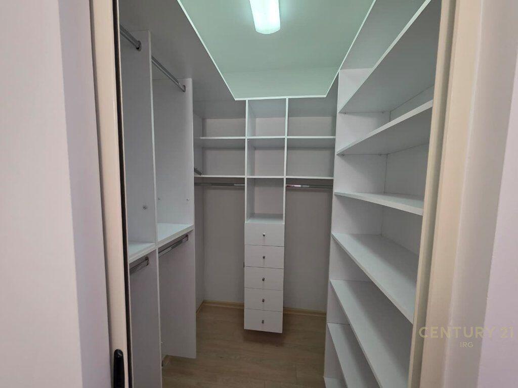 Apartament 3+1+2 tek Eleonora Njesia 13. Per Qira 900 € /Muaj Sip. Totale  118m2