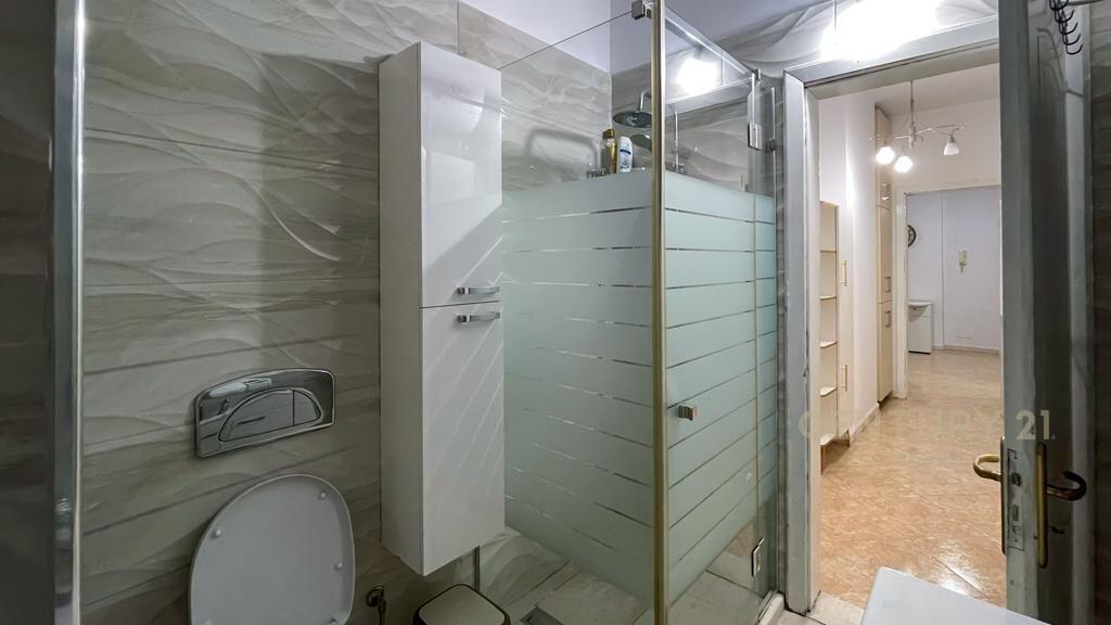 Apartament 2+1+2 me qira tek Komuna e Parisit!