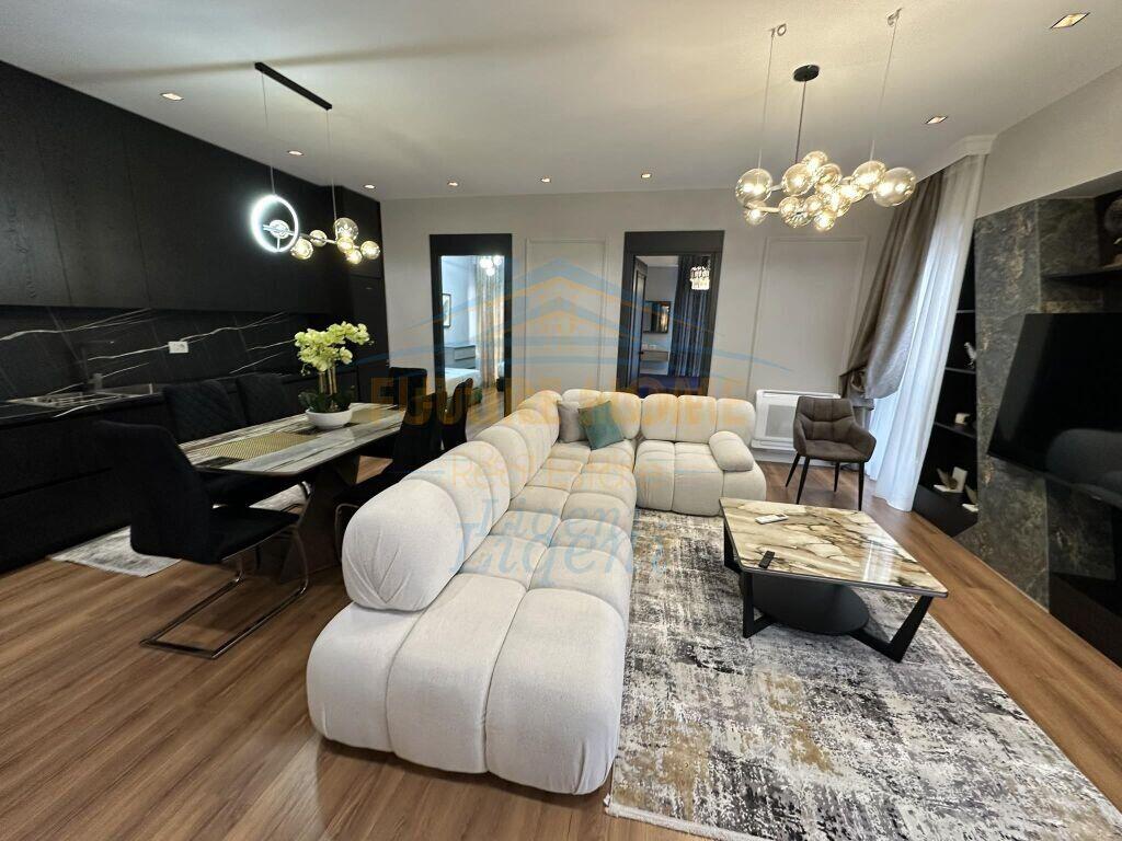 APARTAMENT LUKSOZ ME QERA 3+1+POST , TIRANA GARDEN BUILDING