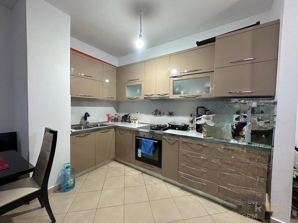 Shitet Apartament ne Kamze Qender, Tirane