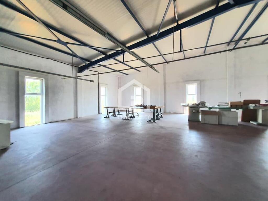 JEPET ME QERA : OBJEKT BIZNESI 3 KT / Autostradë Tiranë - Lezhe"
