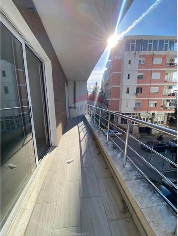 SHITET, APARTAMENT 2+1, FRESKU, TIRANE !