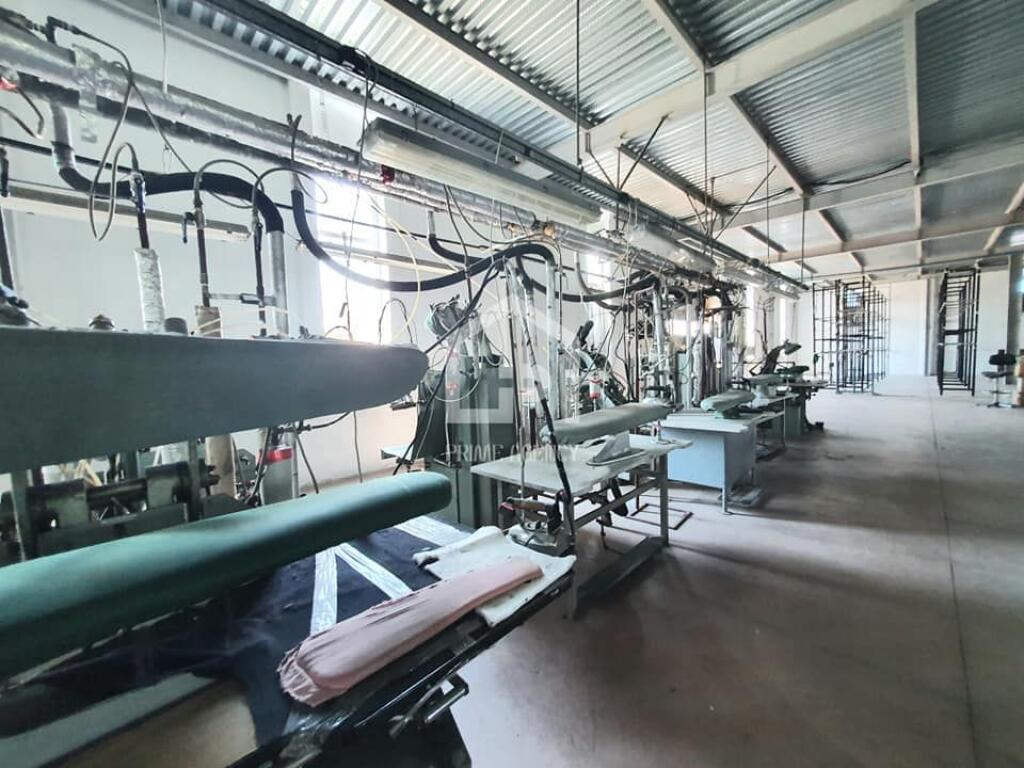 JEPET ME QERA : OBJEKT BIZNESI 3 KT / Autostradë Tiranë - Lezhe"
