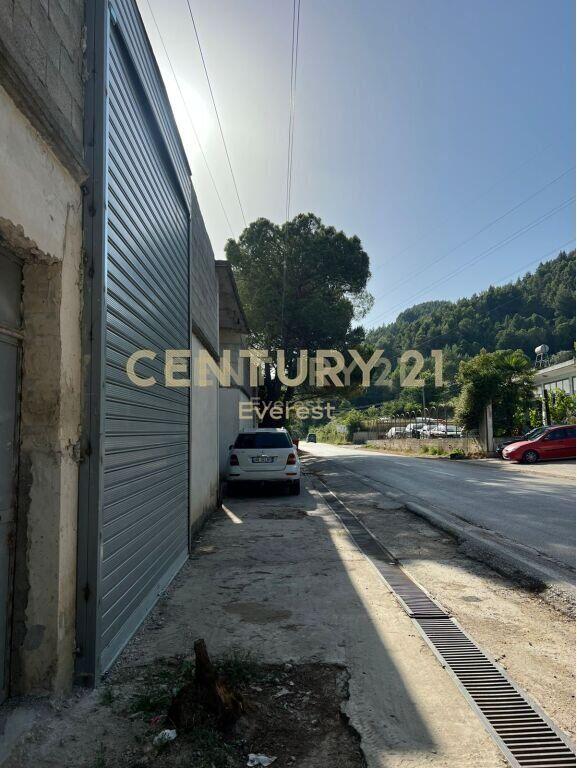 MULLET, WAREHOUSE FOR RENT