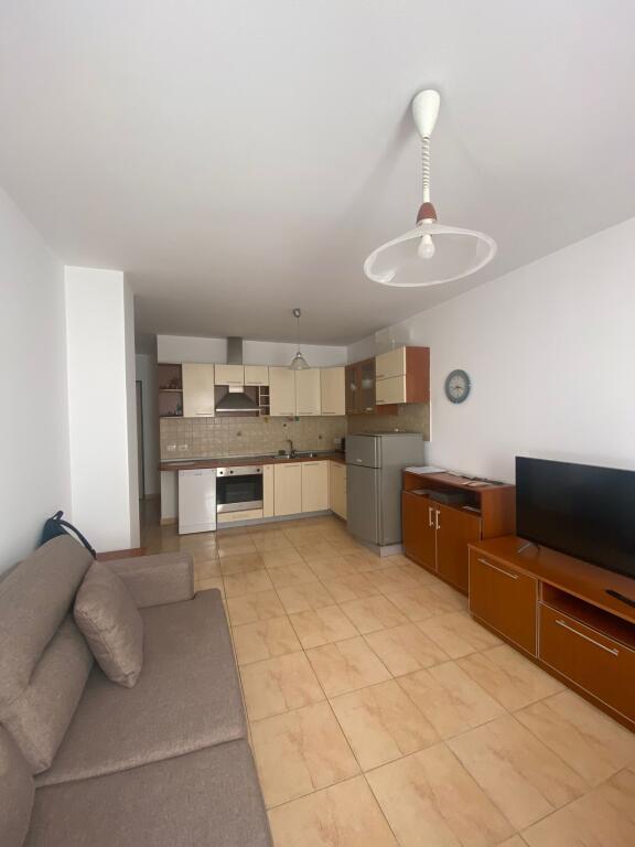 APARTAMENT 1+1, PRANË RRUGES SE AMBASADAVE‼️