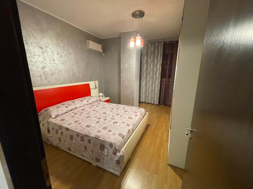 🏢Ne zonen e Xhamllikut,prane Rossman &amp;Lala jepet me qera apartament 2+1+2 i mobiluar 700Euro    