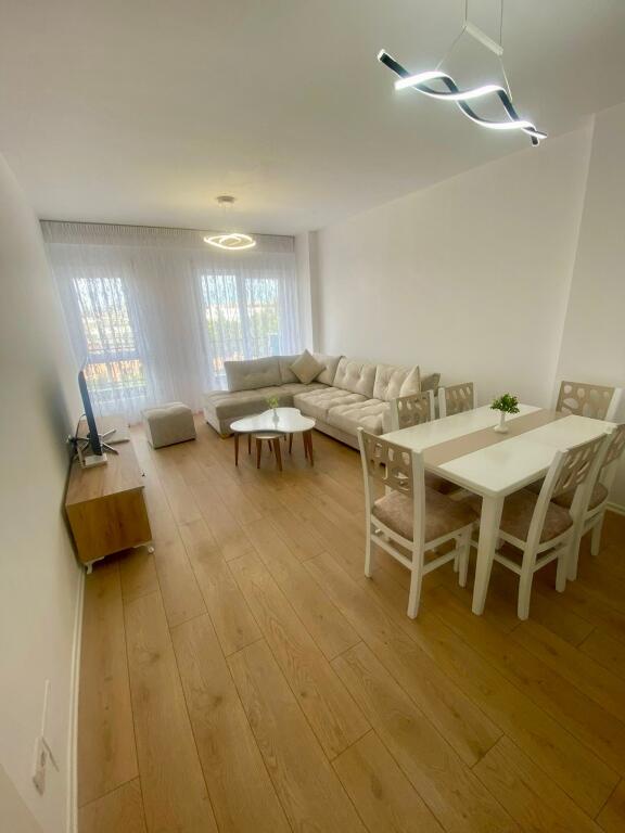 📣 QERA SUPER Apartament 1+1 📍 Rruga "5-Maji" 💶 Cmimi 55.000 Leke/Muaj ✨