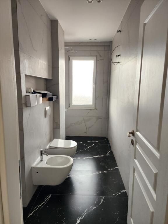 🌟Shitet Apartament Absolutisht Perfekt 2+1+2Wc &amp; 2 Ballkone ( 📍Residenca Mirabella  - Xhamllik ) Me Garazhd -1 Përfshirë në çmim 🔥 108.86 m²✨Cmimi : 223K