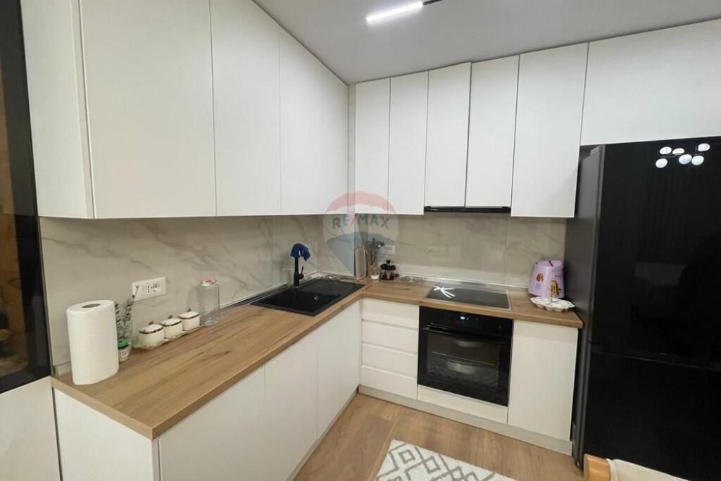 Shitet Apartament 1+1 Tek Kompleksi Tom Doshi !