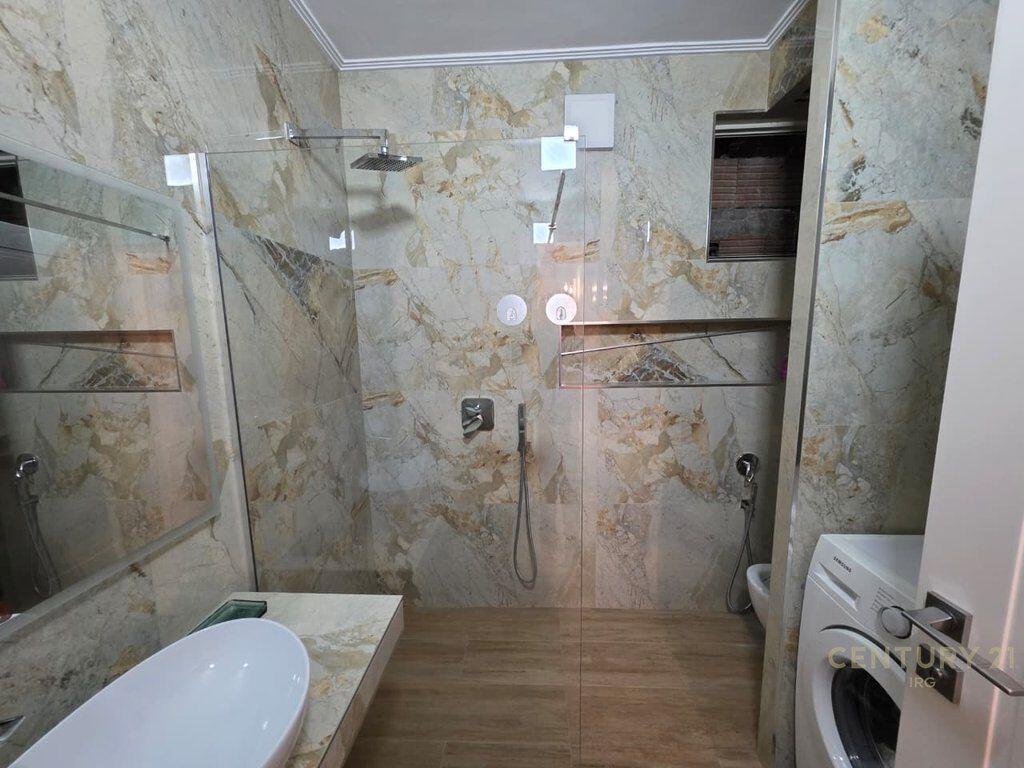 Apartament 3+1+2 tek Eleonora Njesia 13. Per Qira 900 € /Muaj Sip. Totale  118m2