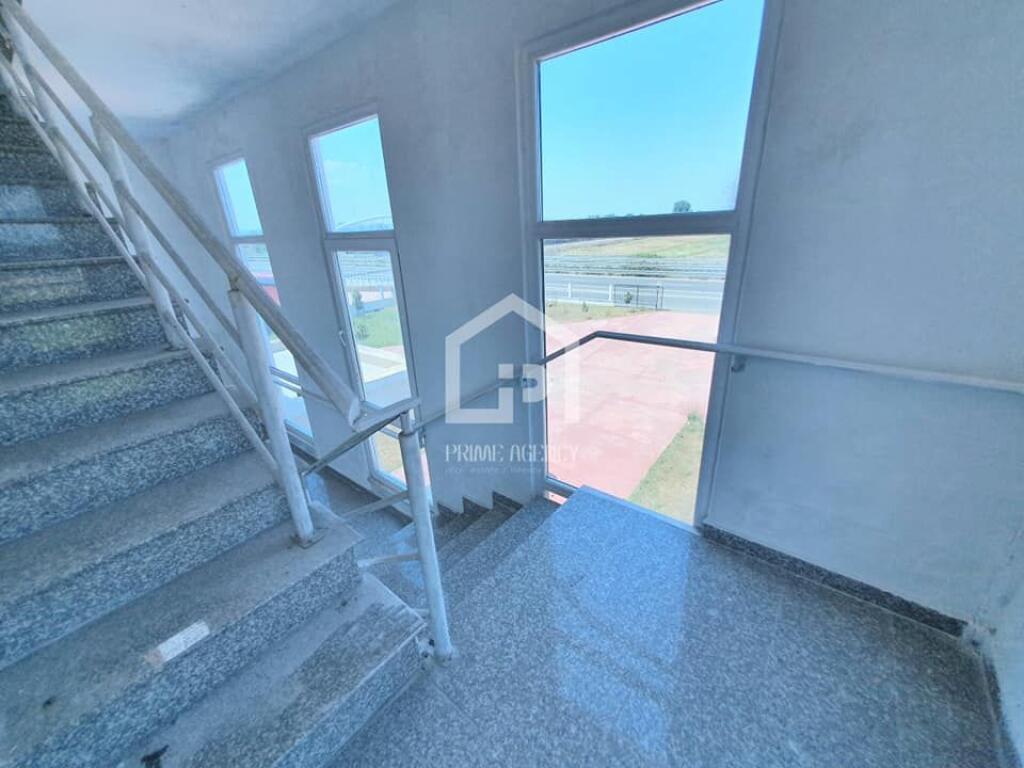 JEPET ME QERA : OBJEKT BIZNESI 3 KT / Autostradë Tiranë - Lezhe"
