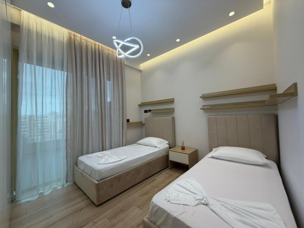 Apartament 2+1+Parking per qira tek Golden Park Residence prane Air Albania.