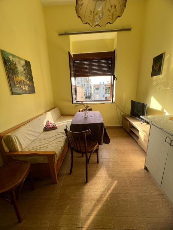 Jepet me qera 2+1 shallvaret kat 4 ekzistues 549 wu