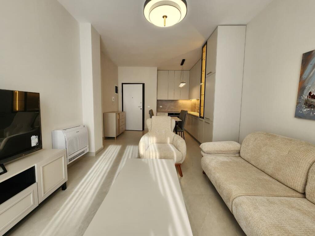 Super apartament me Qira 2+1+2wc+ 1 Poste parkimi (📍Komuna e parisit-Përballë Kika 2) - 110 m2 - 100% I Ri  🔥🔥 1.100 eu/Muaj ( përfshirë dhe parkimin)