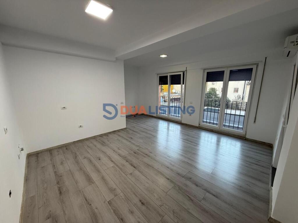 Office for rent / 1st floor at 21 Dhjetori!