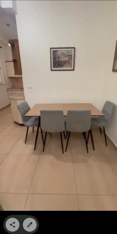 Jepet me qira ne qender te Tiranes apartament 2+1!