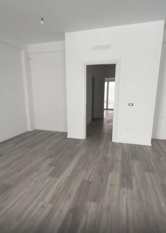 Jepet ambient biznesi me qera Univers City