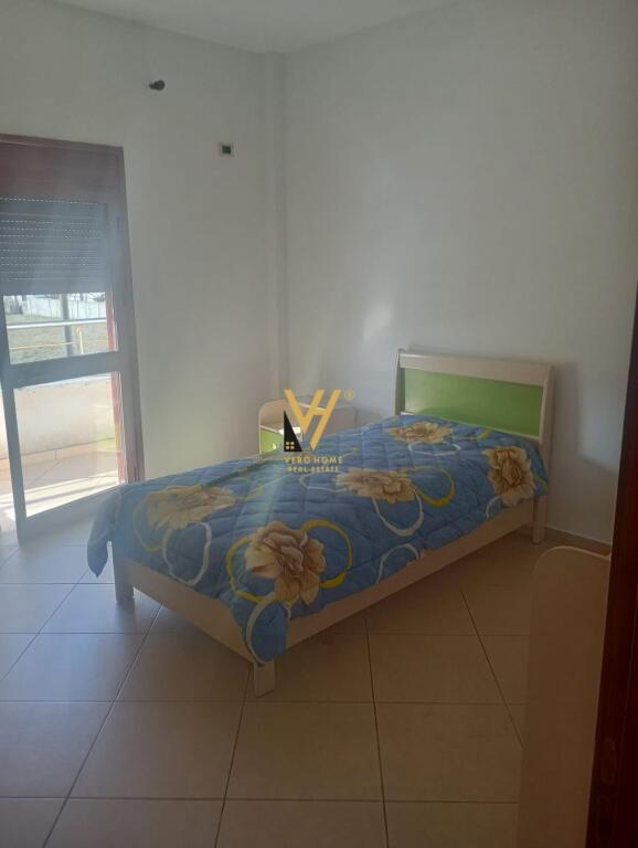 JEPET HYRJE 3+1+BLK ME QIRA NE KAMEZ 35.000 LEKE