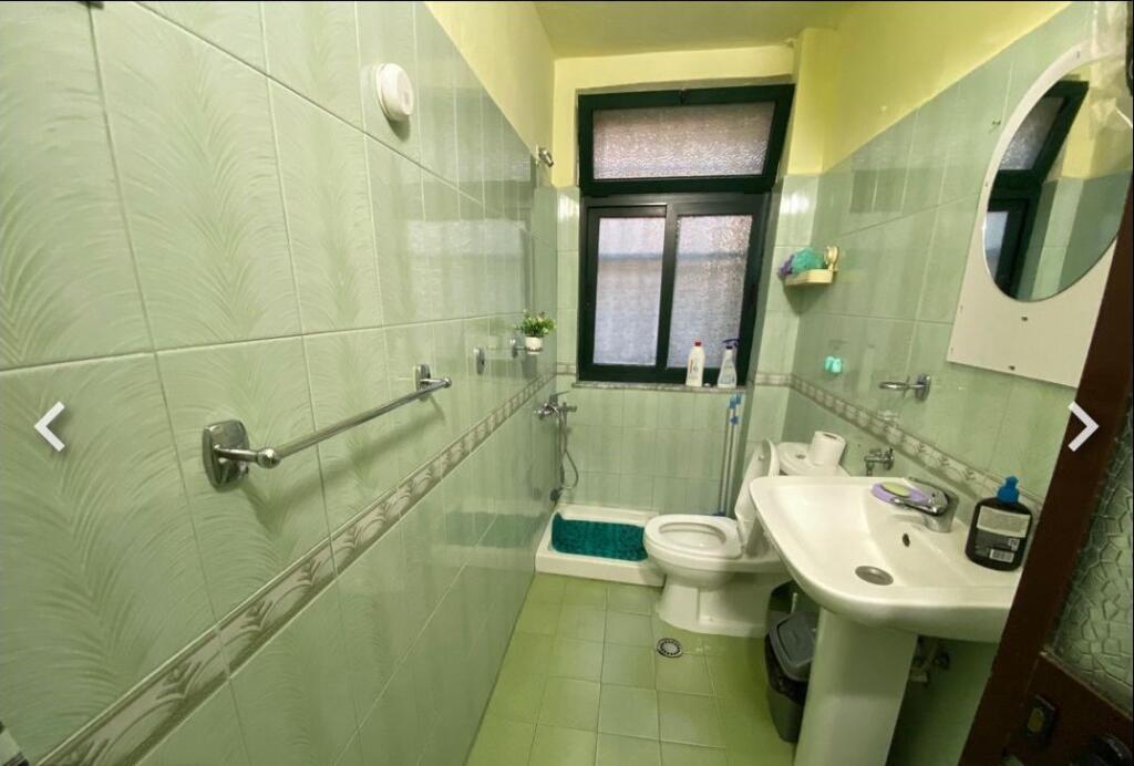 🏢Presso lo Stadio Dinamo, vicino alla Credins Bank, si affitta un appartamento 2+1 arredato. 75.000 Leke