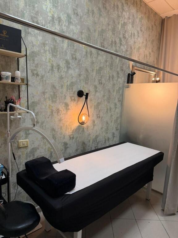 Biznes  Dyqan Parukeri me qera 21 Dhjetori