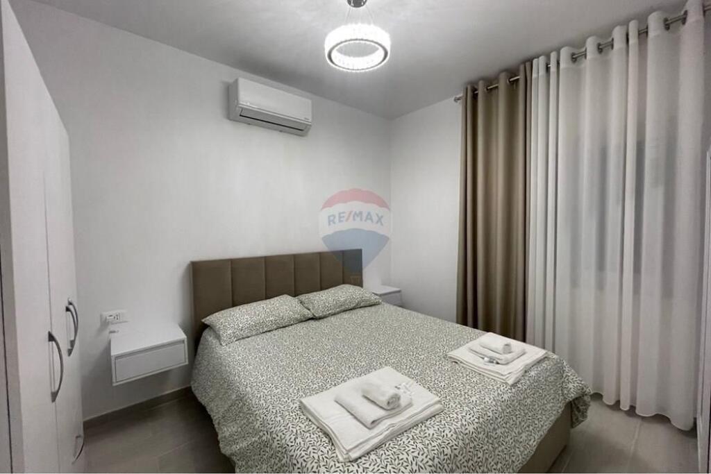 Apartament 1+1 per qira te Komuna e Parisit !