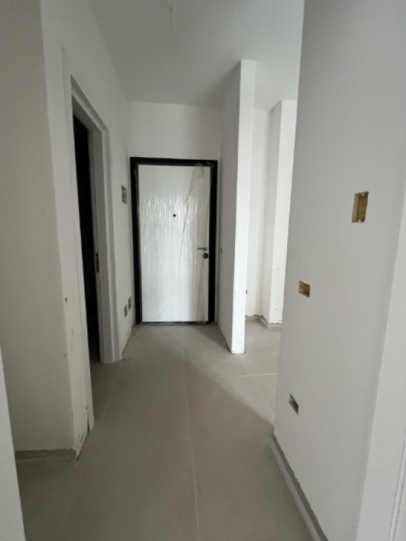 🏡 Shitet Apartament – Univers City