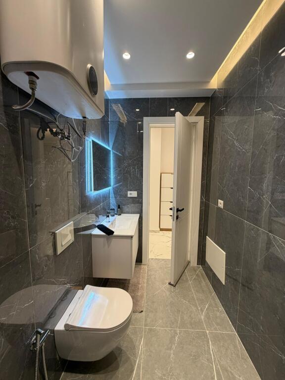 Jepet me qira 1+1 ZOGU I ZI 760€