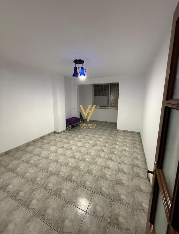 OFFICE 35 M2 FOR RENT IN VASIL SHANTO 420 EURO