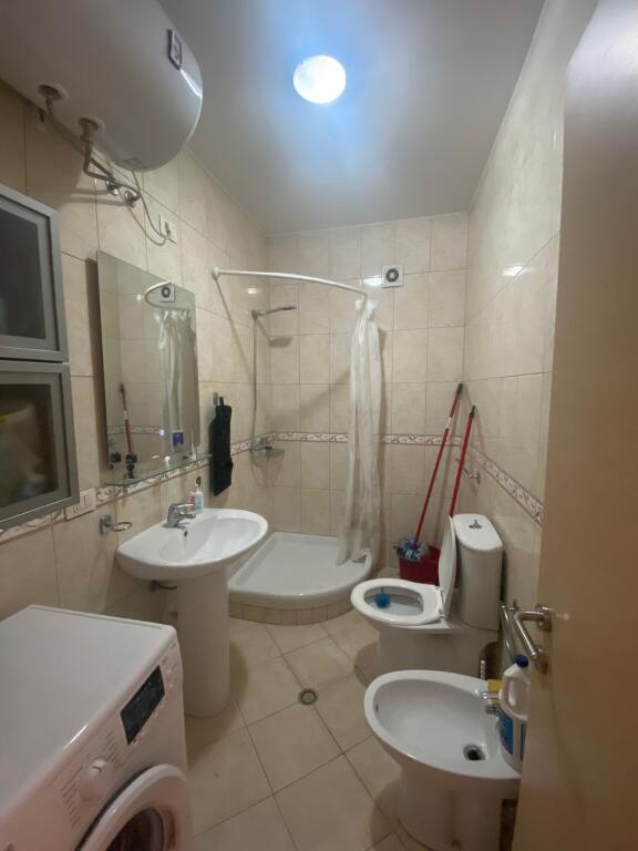 APARTAMENT 1+1, PRANË RRUGES SE AMBASADAVE‼️