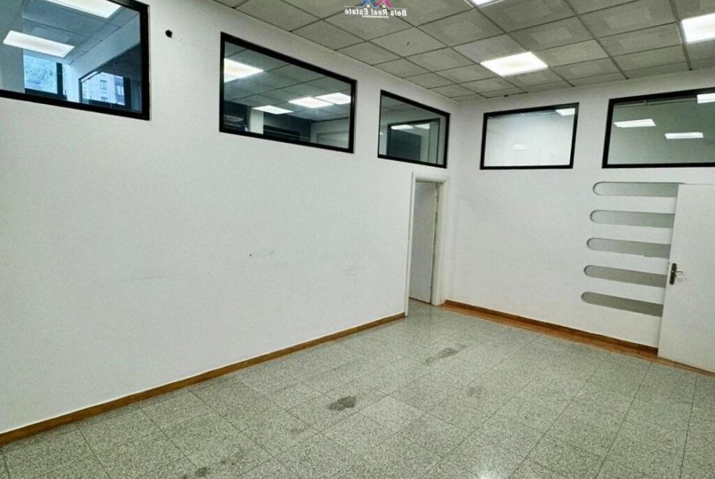 Ufficio\duplex in Affitto in Via E Kavajes (ID BZ2793) Tirana