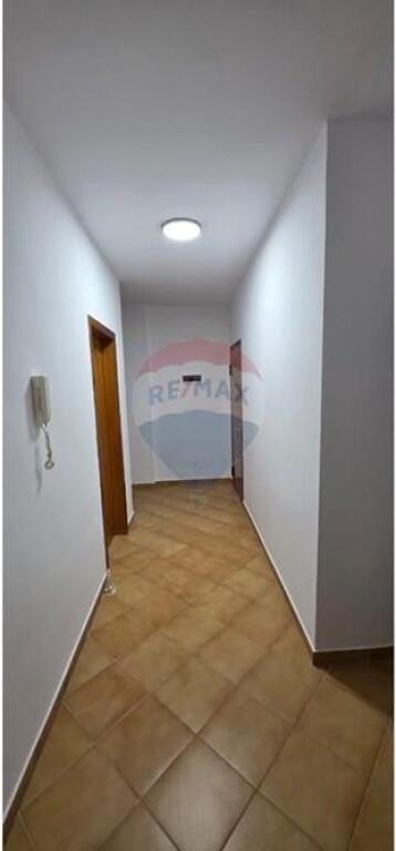 Jepet me qira apartament 2+1 Shkolla e Bashkuar !
