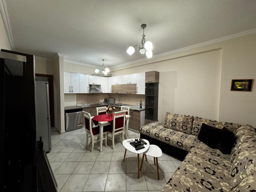 🏢Yzberisht,prane Big Market jepet me qera apartament 1+1,i mobiluar 50,000Leke