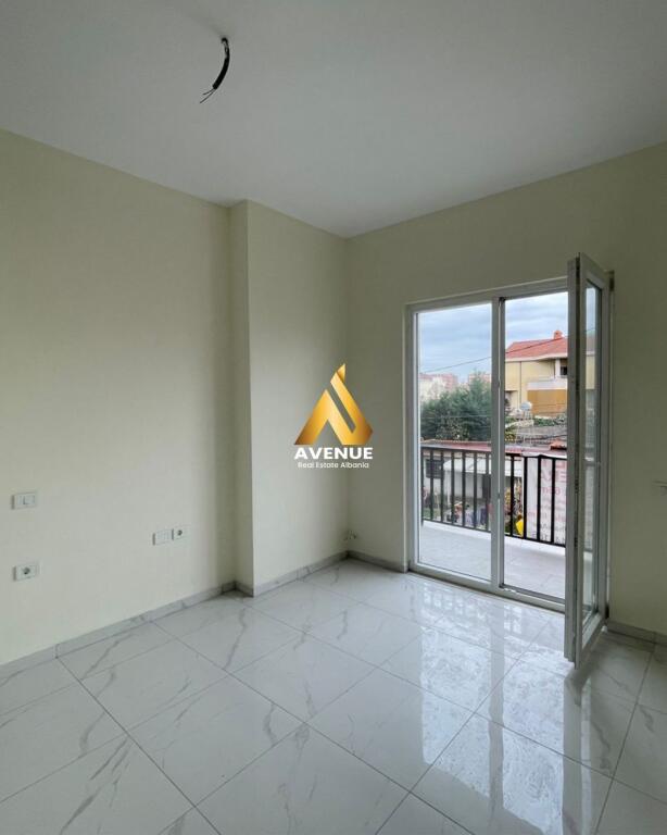 AMBIENT BIZNESI ME QIRA – BULEVARDI BLU, KAMËZ