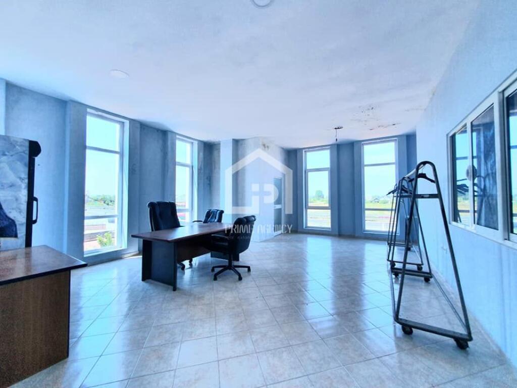 JEPET ME QERA : OBJEKT BIZNESI 3 KT / Autostradë Tiranë - Lezhe"
