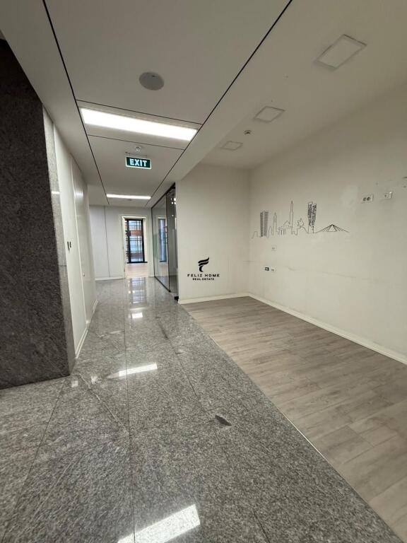 ZYRE ME QERA 1000 M2 RRUGA E KAVAJES 17.000 EURO