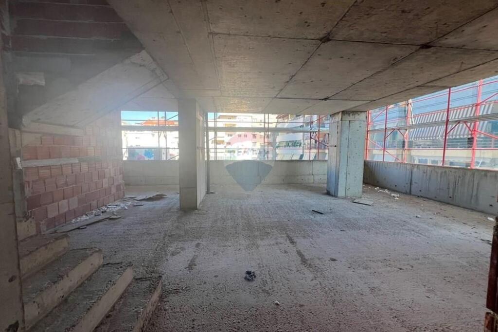 🏠 Duplex 3+1+2 in Vendita White Tower Residence, Comune di Parigi, Tirana