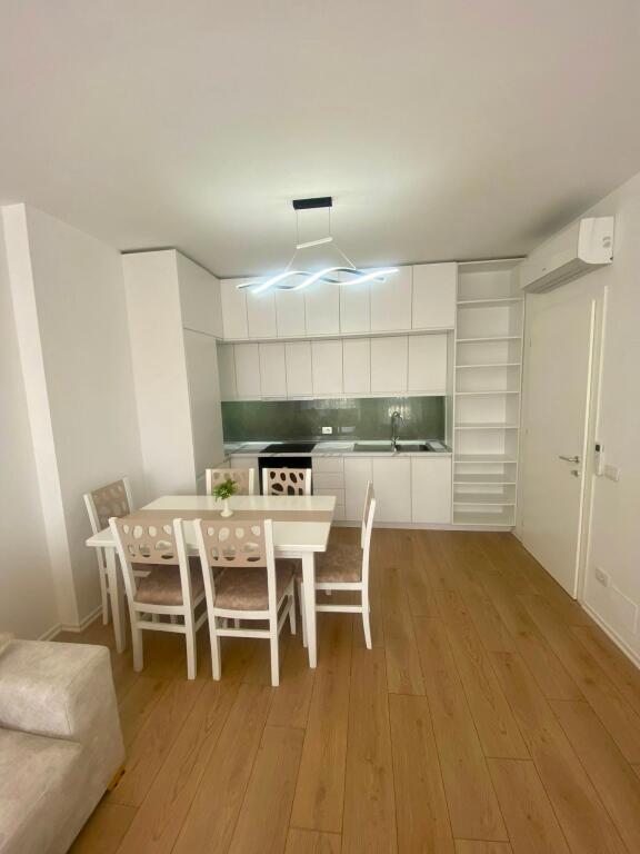 📣 QERA SUPER Apartament 1+1 📍 Rruga "5-Maji" 💶 Cmimi 55.000 Leke/Muaj ✨