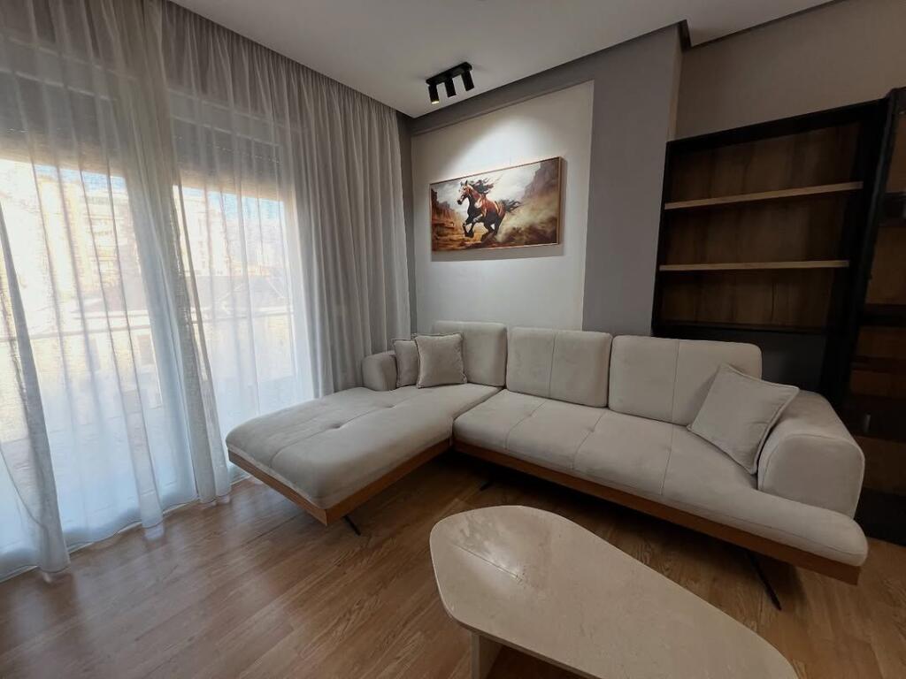 APARTAMENT 2+1 PER QIRA TEK SELVIA!
