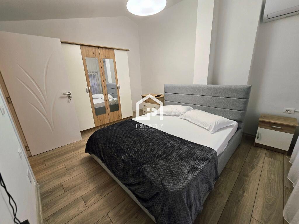 SHITET: SUPER Apartament me pamje nga LIQENI /Zona: POGRADEC   