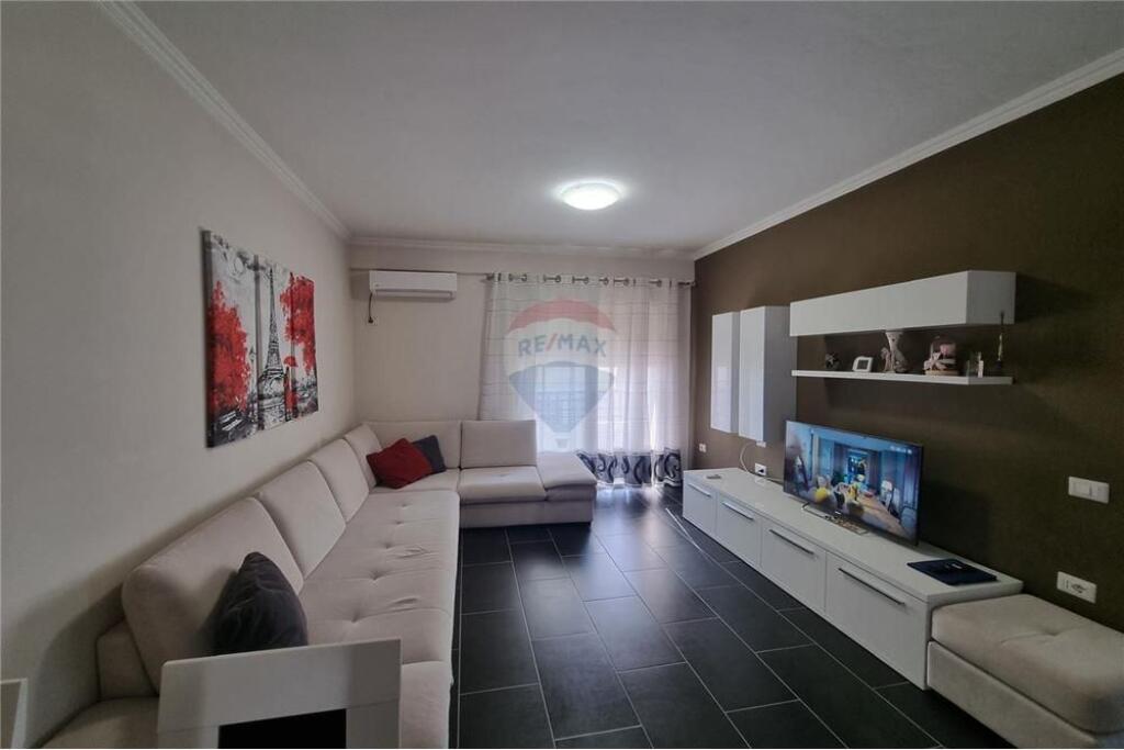 🏠 Apartament 2+1 – Për Qira 📍 Qendër, pranë Teatrit “Petro Marko” – Rr. Sulejman Delvina, Vlorë
