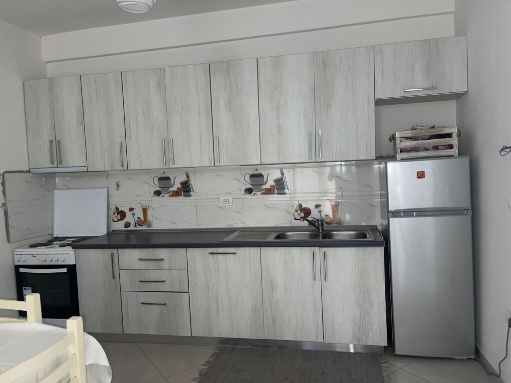 Jepet apartament me Qera 1+1+ Post Parkimi ne Green City - 45.000 leke!