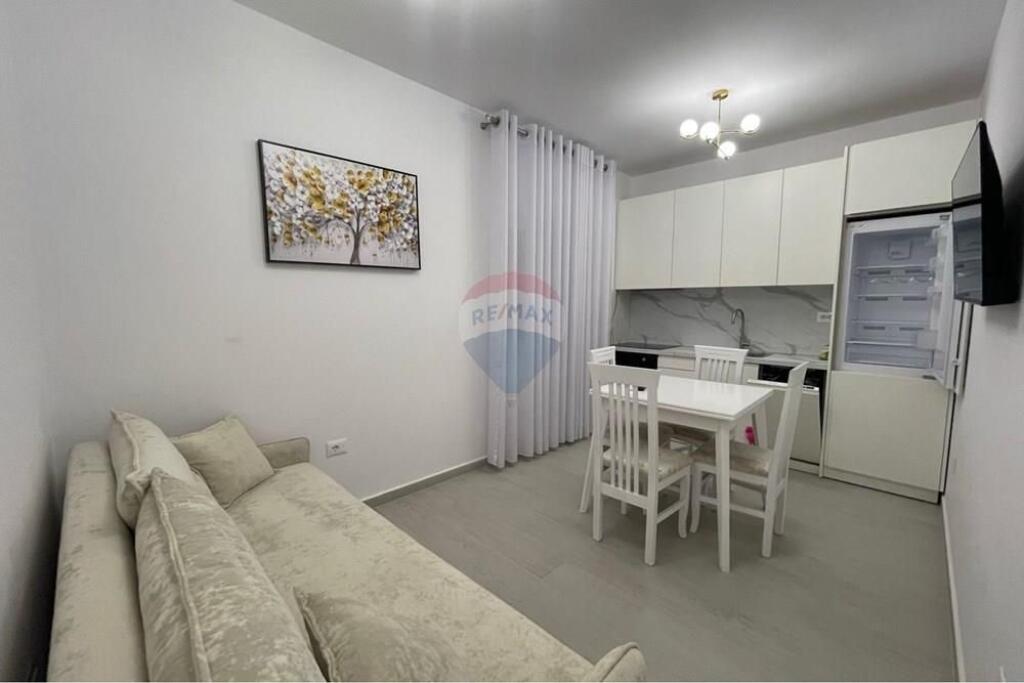 Apartament 1+1 per qira te Komuna e Parisit !