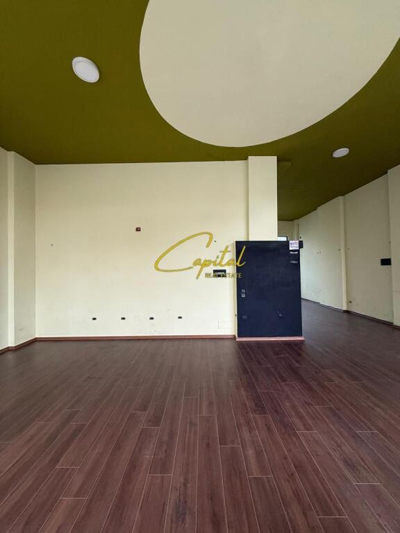 SHOP FOR RENT 75 M2 STUDENT CITY 800 EURO